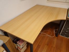 Eckschreibtisch
