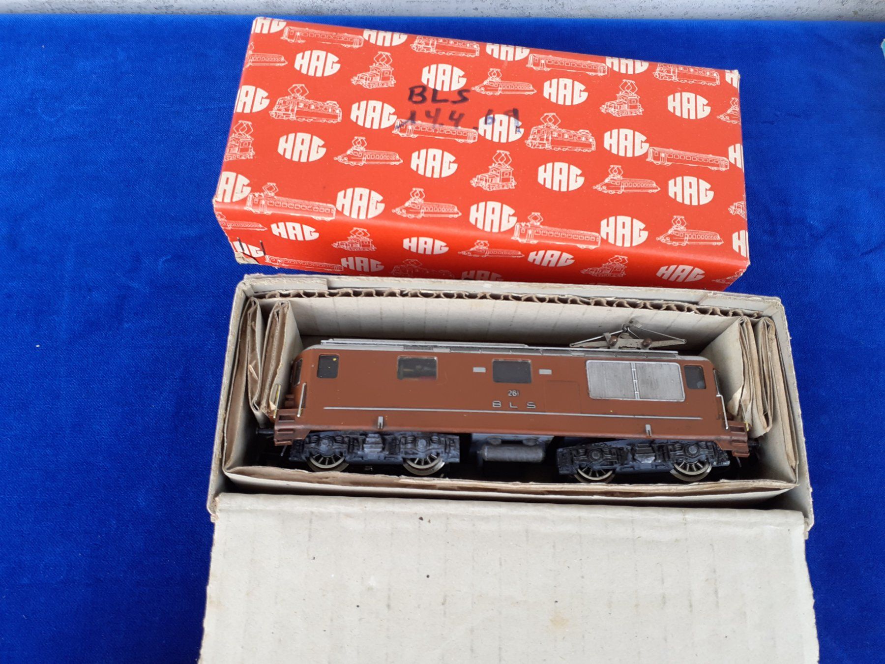 Hag Modellini di ferrovie: Hag  H0 180 E-Lok Re 4/4 BLS 261 – Usato da Arbedo venduto da aladino666