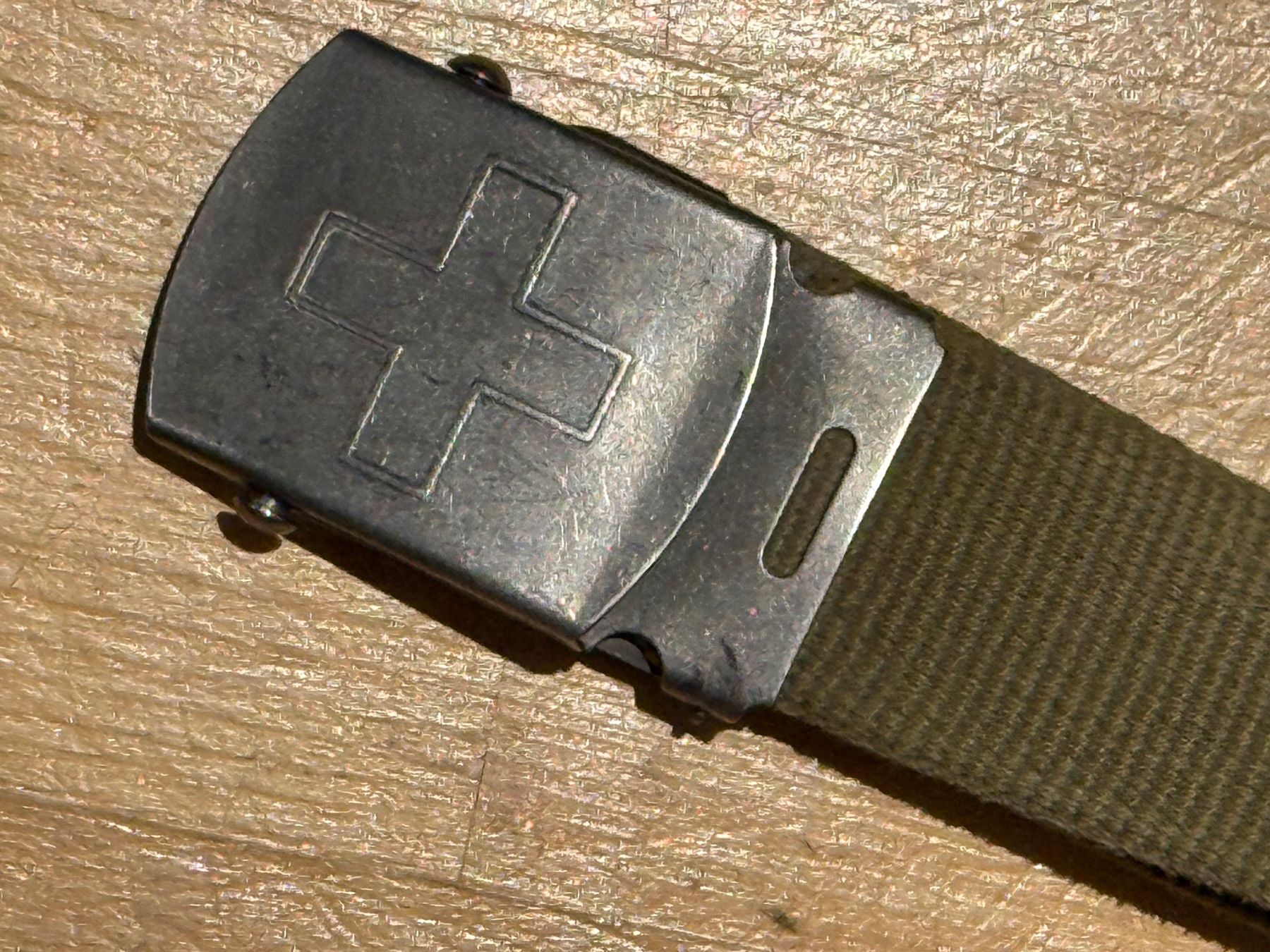 Schweizer Armee Cinture: Original Schweizer Armee Gürtel oliv mit Schweizerkreuz – Usato da Diegten venduto da SchatzkisteBL 1