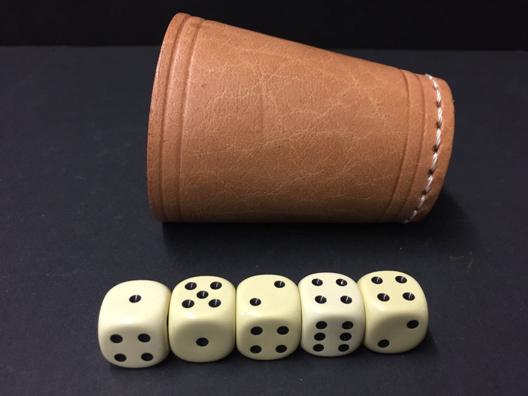 Giochi: Vintage 5 Bakelit Würfel – Usato da Schaffhausen venduto da vintageville 2