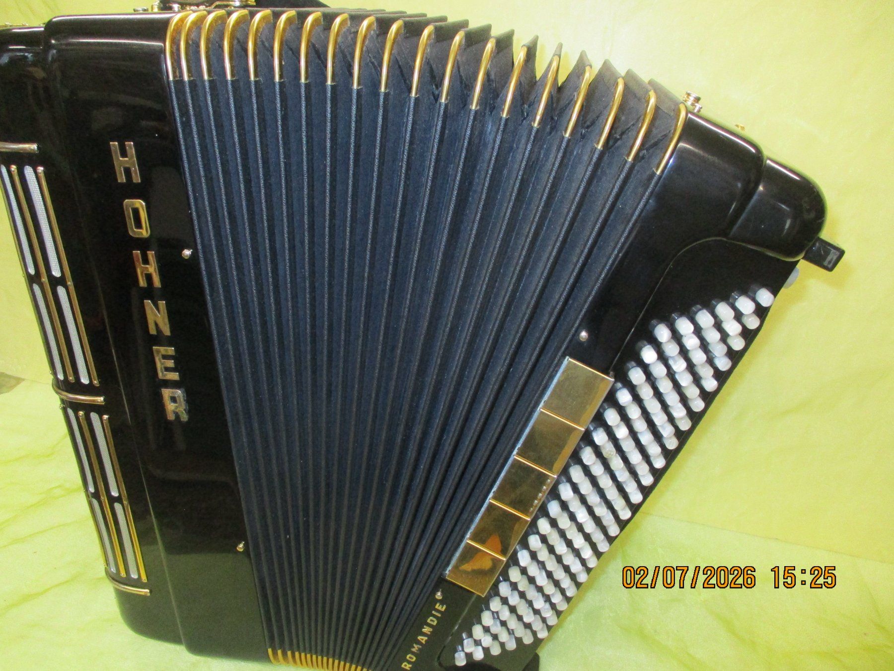 Hohner Instruments de musique: Akkordeon Hohner Romandie 3+3 – D'occasion à Jegenstorf par Oktavio 4