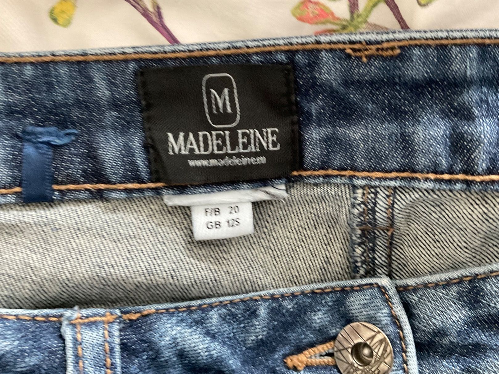 Madeleine Jeans: Madeleine schöne Jeans Gr 40 mit Steinchen – Usato da Urdorf venduto da alda02 4