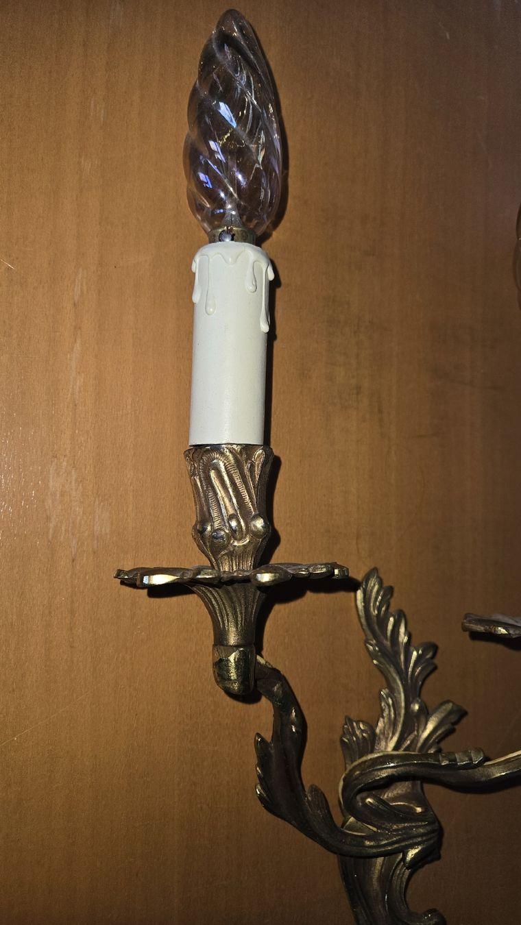 Lampade: Antike Wandleuchte aus Messing, 2-flammig – Usato da Uzwil venduto da BrokiFloh 1