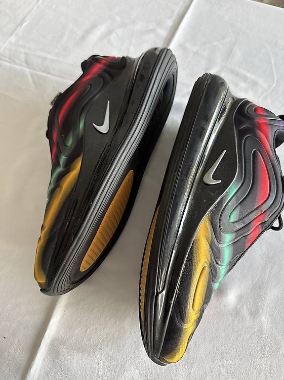 Herrenschuhe: Nike Air Max 720  Grösse 44 – Neu und originalverpackt aus Schlieren von gue_m9qk 1