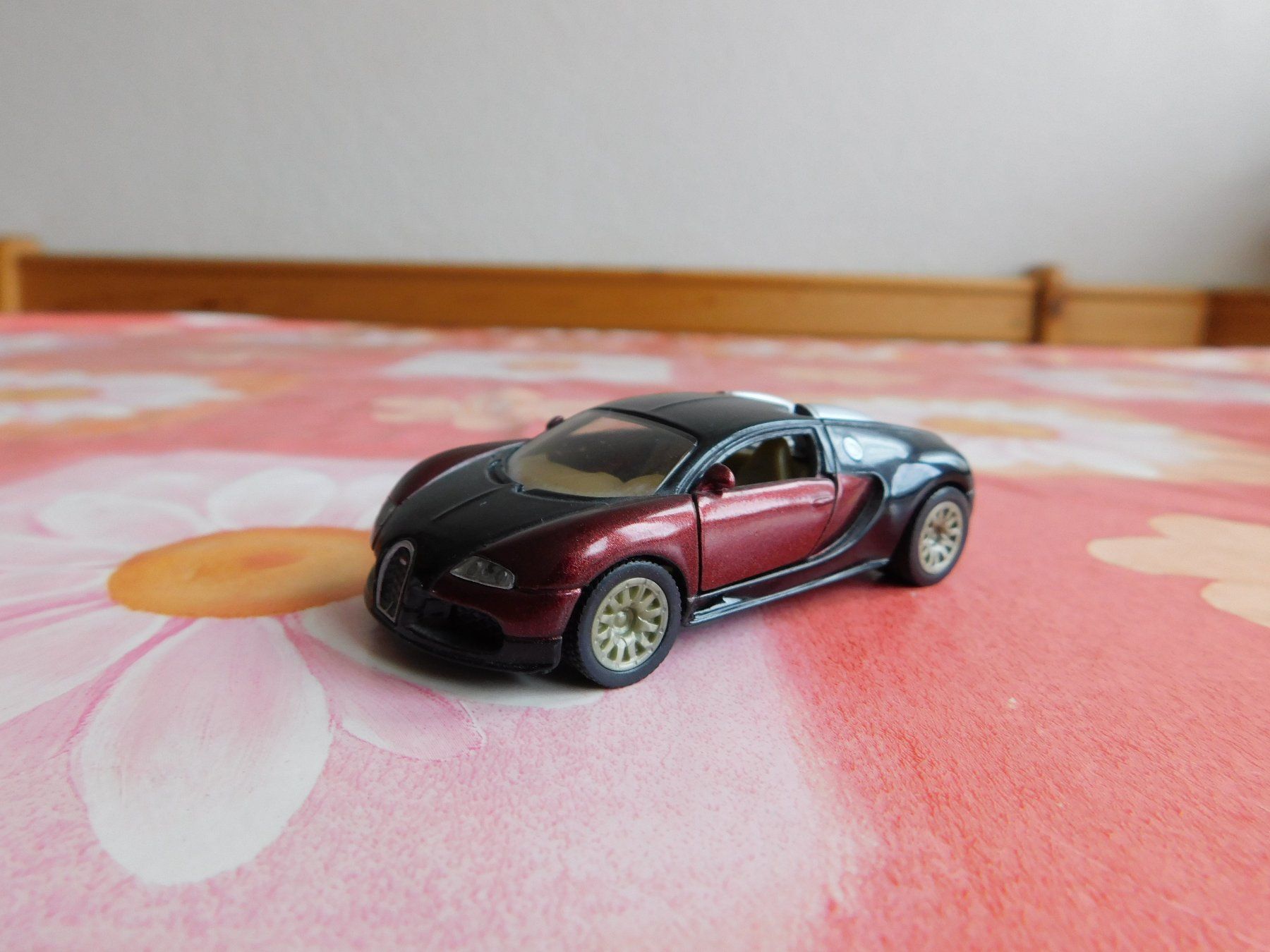 Siku Modellini d'auto: Siku Bugatti Veyron rot- schwarz – Nuovo (secondo la descrizione) da Strengelbach venduto da Wedi73 2