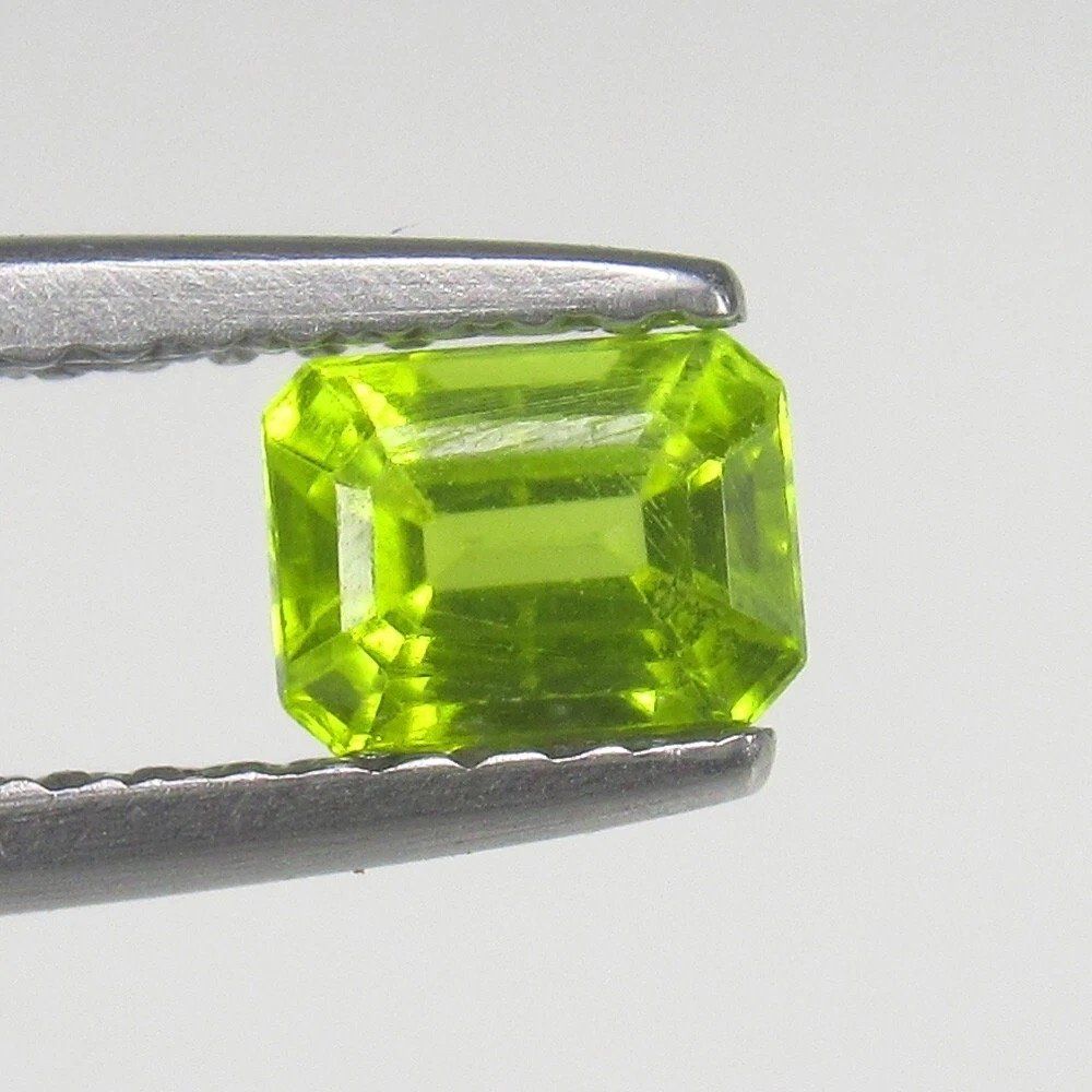 Pietre preziose: Natural Peridot - 5 x 3 mm - 0.54 ct – Nuovo (secondo la descrizione) da Zürich venduto da Yoohooz