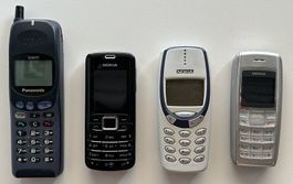 4 alte Handys 1 Panasonic und 3 Nokia ohne Zubehör