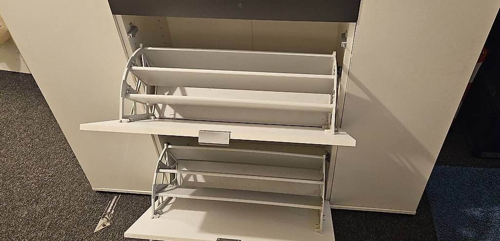 Armadi: Schuhschrank – Usato da Veltheim AG venduto da mev_w9xd 2