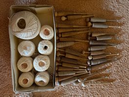 36 Tlg Klöppel Holz  Garn Zwirn  Konvolut 160