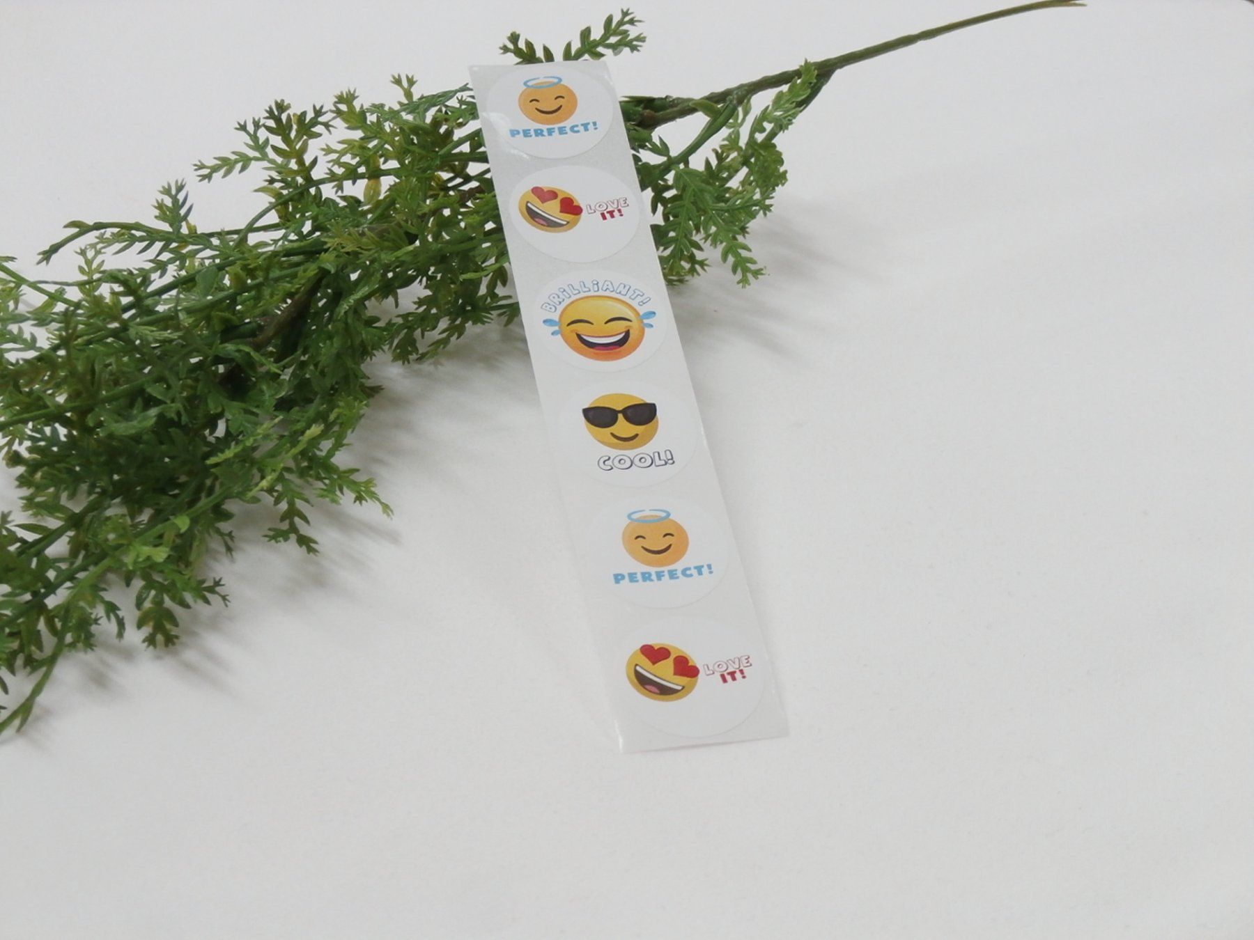 Sticker: 400 Sticker Smiley 4 Sorten (2430) – Nuovo e nell'imballaggio originale da Blatten b. Naters venduto da Hobschelti
