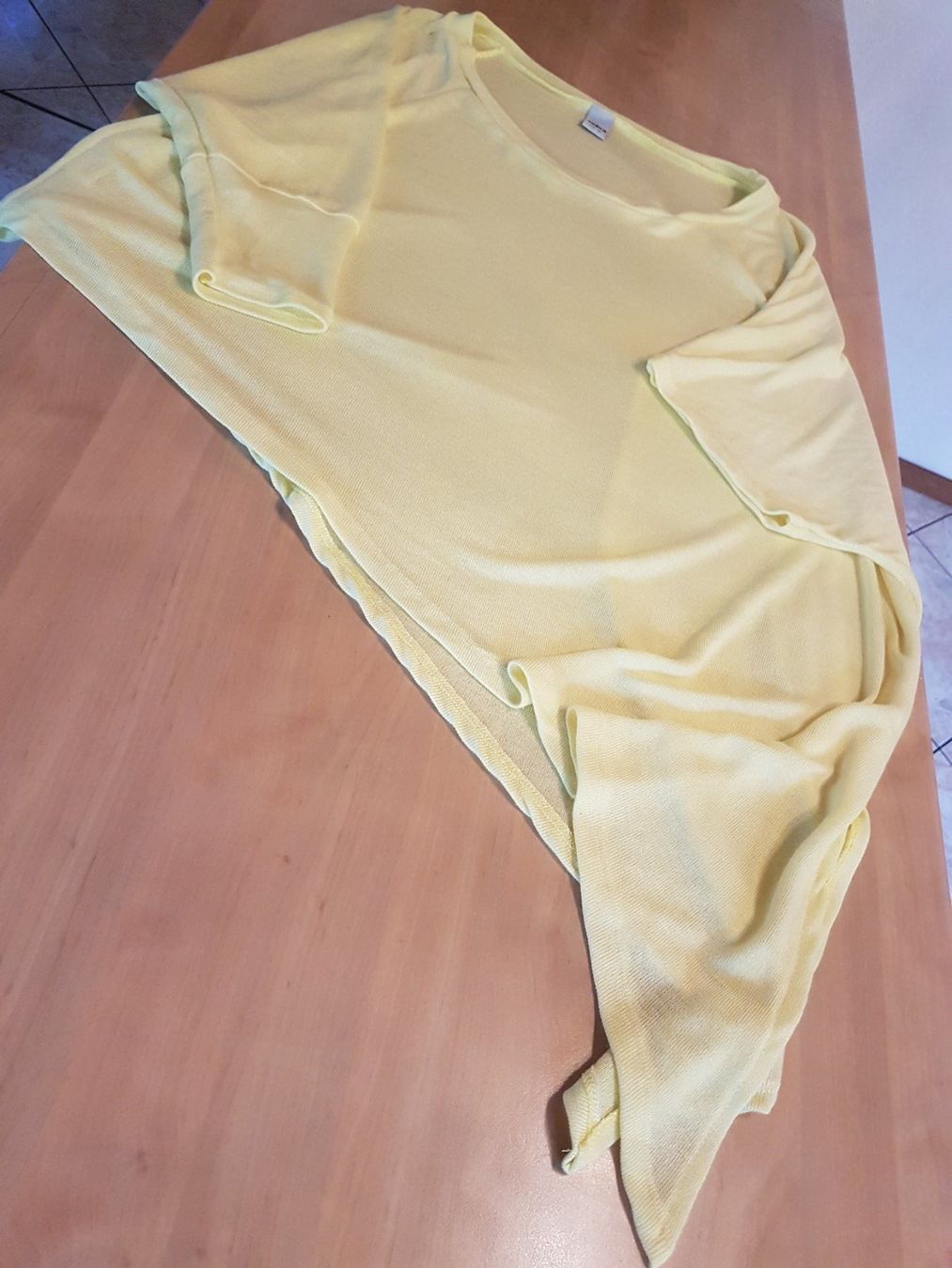 Zebra Maglioni & Felpe: Pull oversize jaune vif S-M marque Zebra – Usato da Villiers venduto da san_jn5w