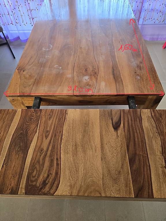Set di tavolo e panche: Table en bois massif avec six chaises – Usato da Fribourg venduto da Maya.p85 4