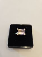 Goldring 375 mit grossem lila Stein & 4 Zirkonias 3.6g Gr.54