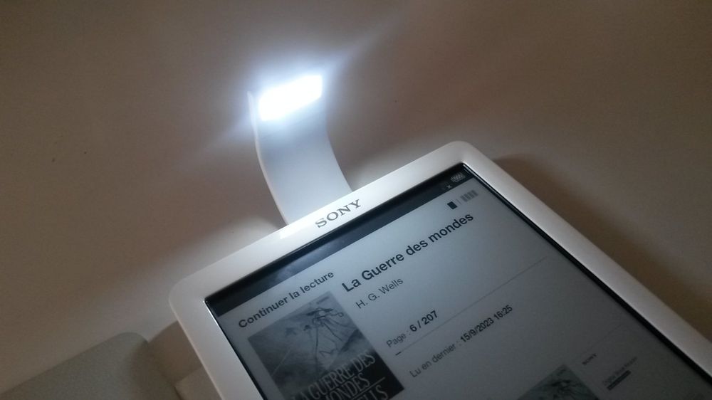 Sony ereader met hoesje met verlichting en kabel - Advertentie 1351975