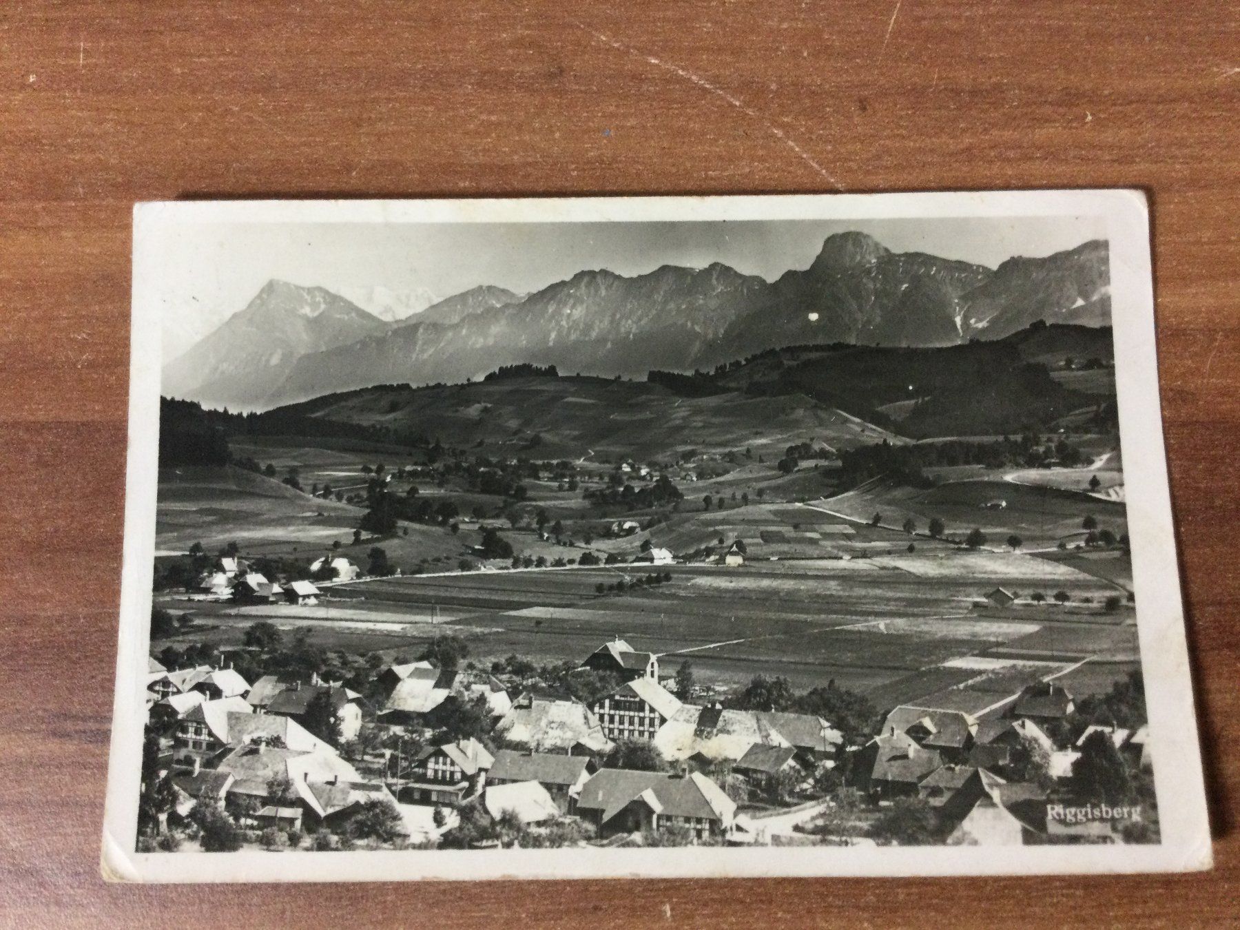 Cartoline postali: Ansichtskarte vom Dorf Riggisberg Berner Oberland – Usato da Wangen SZ venduto da kuriosum12