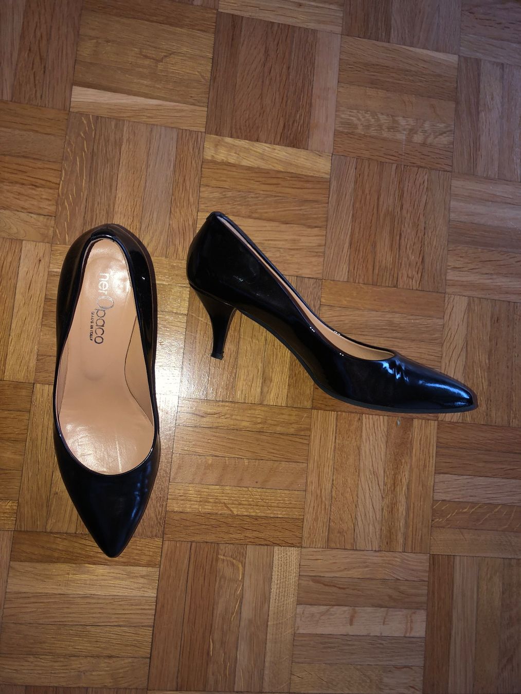 Scarpe da donna: Schuhe Pumps Lackleder Gr 38 – Usato da Zug venduto da estarthyme 1