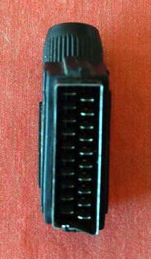 Lecteurs & Adaptateurs: Adapter 20 pol. Scartstecker 6 poli. Büchse – D'occasion à Bern par Nicky1 1