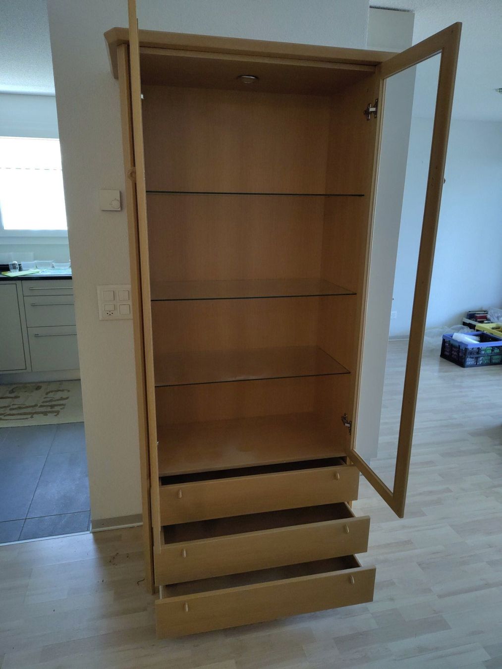 Armadi: Vitrinen-Schrank mit 3 Schubladen – Usato da Liebefeld venduto da mk00q982 1