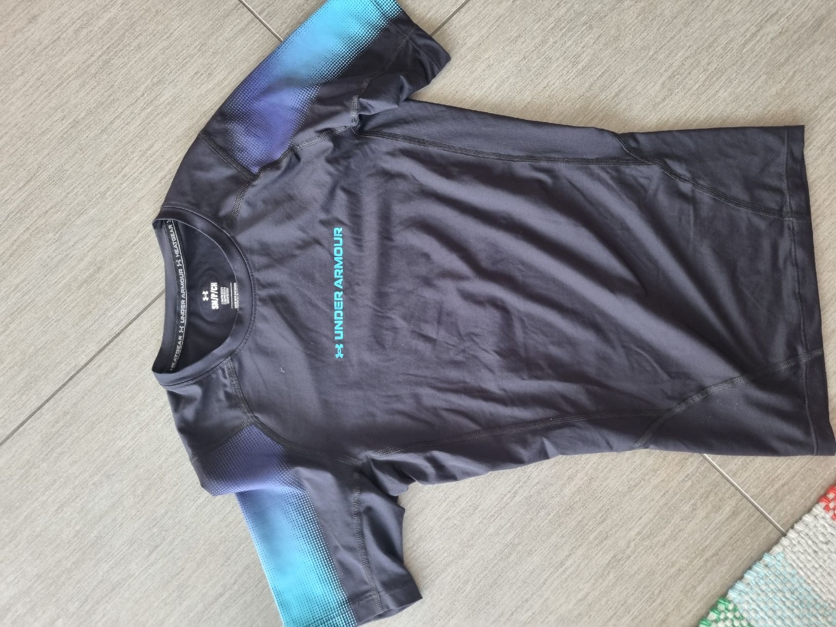 Under Armour T-shirt: under armor top – Usato da Bottmingen venduto da alenov