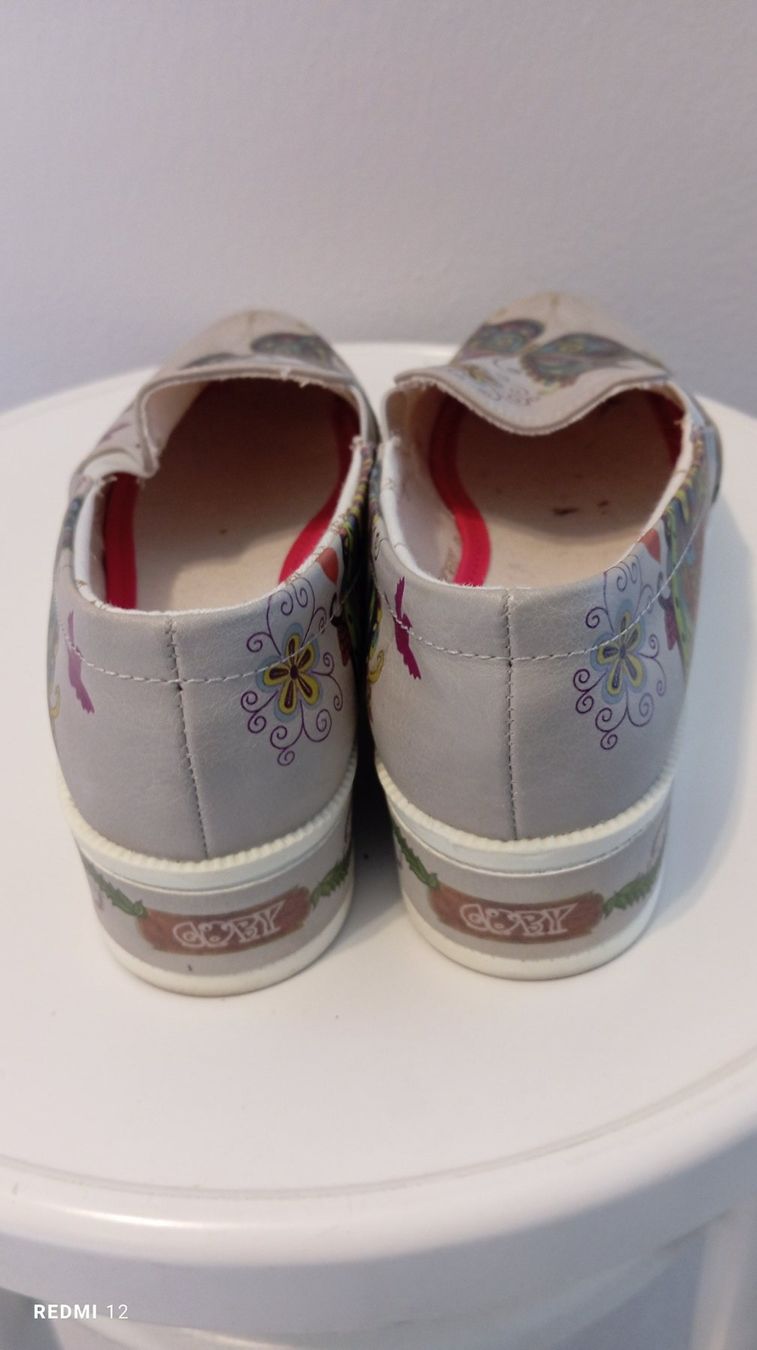 Scarpe da donna: Beige Schuhe – Usato da Brione Verzasca venduto da pulci22 2