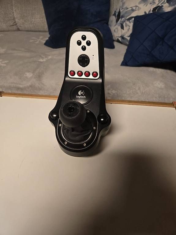 Logitech Controller: Logitech Shifter G27 – Usato da Poliez-le-Grand venduto da Lea_2wl5 1