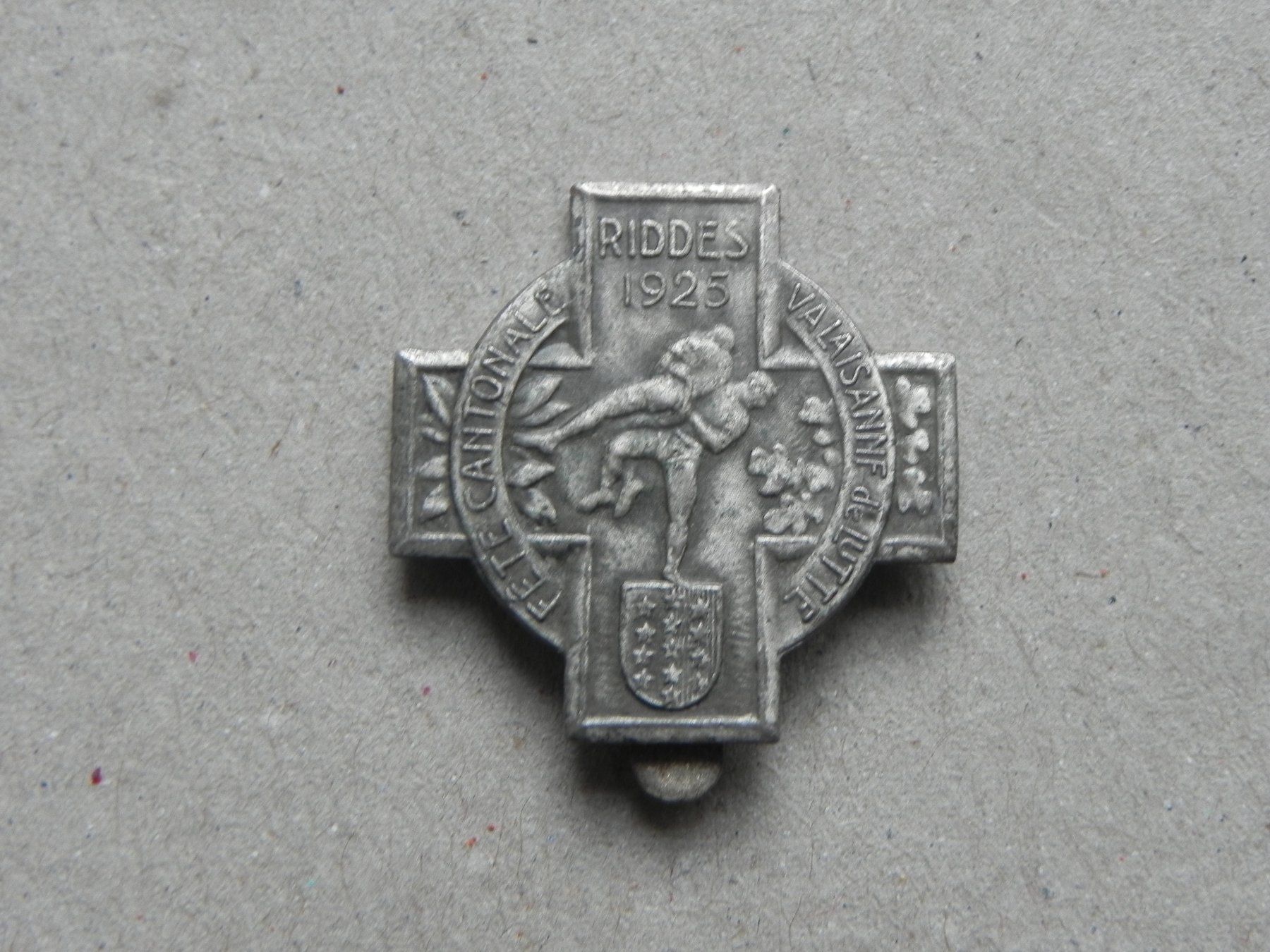 Plaquettes & Badges: Abzeichen Kantonal Schwingfest Schwingen Riddes VS 1925 – D'occasion à Siebnen par krimsie
