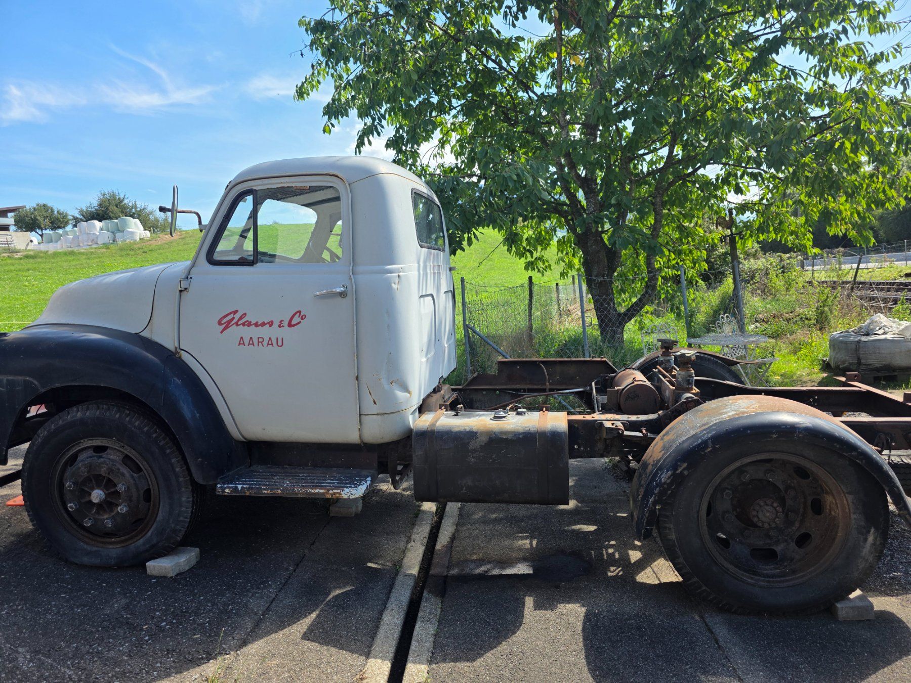 Ford Autos: Bedford ca. 1957  Lastwagen Oldtimer unrestauriert – Défectueux à Risch par Schnellerblitz 2