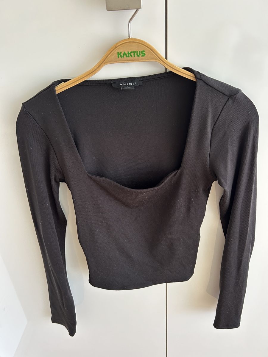 Tops: Damen Pullover schwarz Grösse S guter Zustand – D'occasion à Steffisburg par hub_9d2v