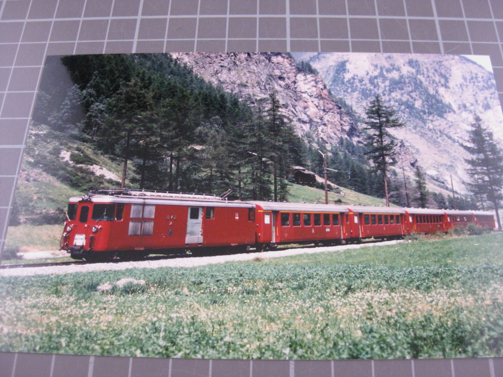 Cartoline postali: Echtfoto bei Täsch mit Zug – Usato da Malters venduto da Marosko