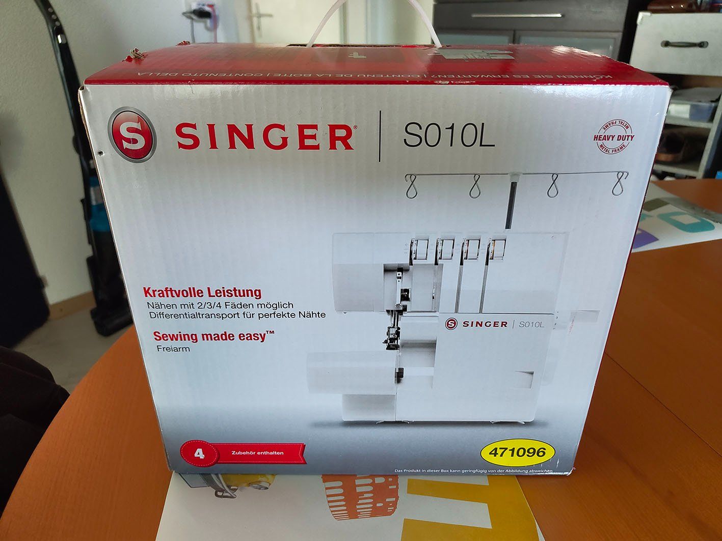 Singer Macchine da cucire: Machine à surjeter SINGER S010L blanche - très bon état – Nuovo e nell'imballaggio originale da Payerne venduto da franky_23 6