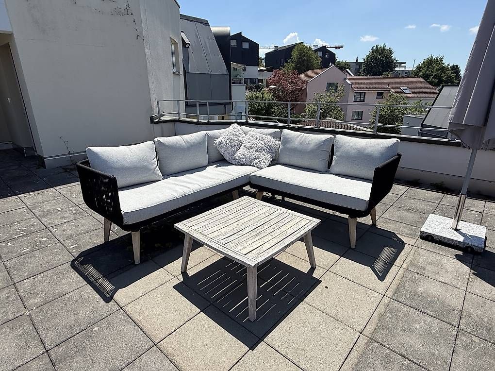 Sofas: Gartenlounge mit Holztisch – D'occasion à Wil SG par unikat