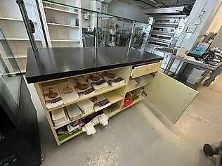 Allestimento di negozi e stand fieristici: Verkaufstheke auf Räder – Usato da Münsingen venduto da Rosebeck 3