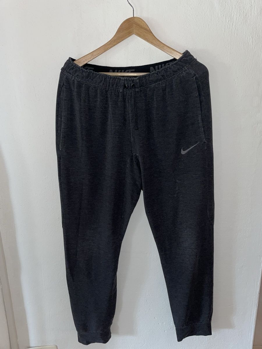 Nike Pantaloni: Nike Dri-Fit Sporthose Herren Gr. M – Usato da Hinwil venduto da rubinstar4