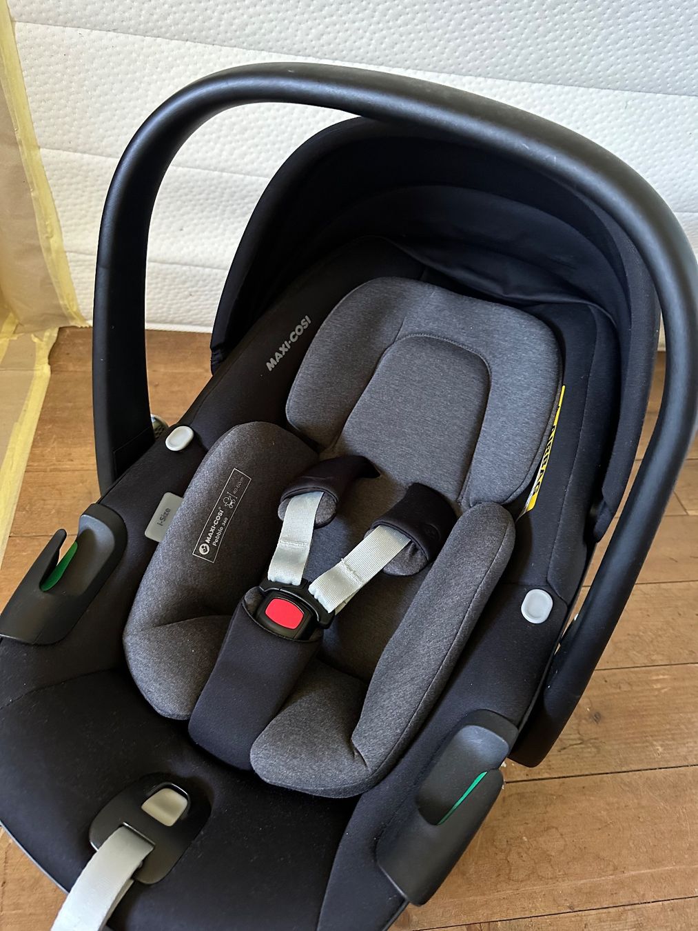 Maxi-Cosi Auto-Kindersitze: MAXI-COSI Babyschale Pebble 360 essential black – Gebraucht aus Bern von sarapha 1