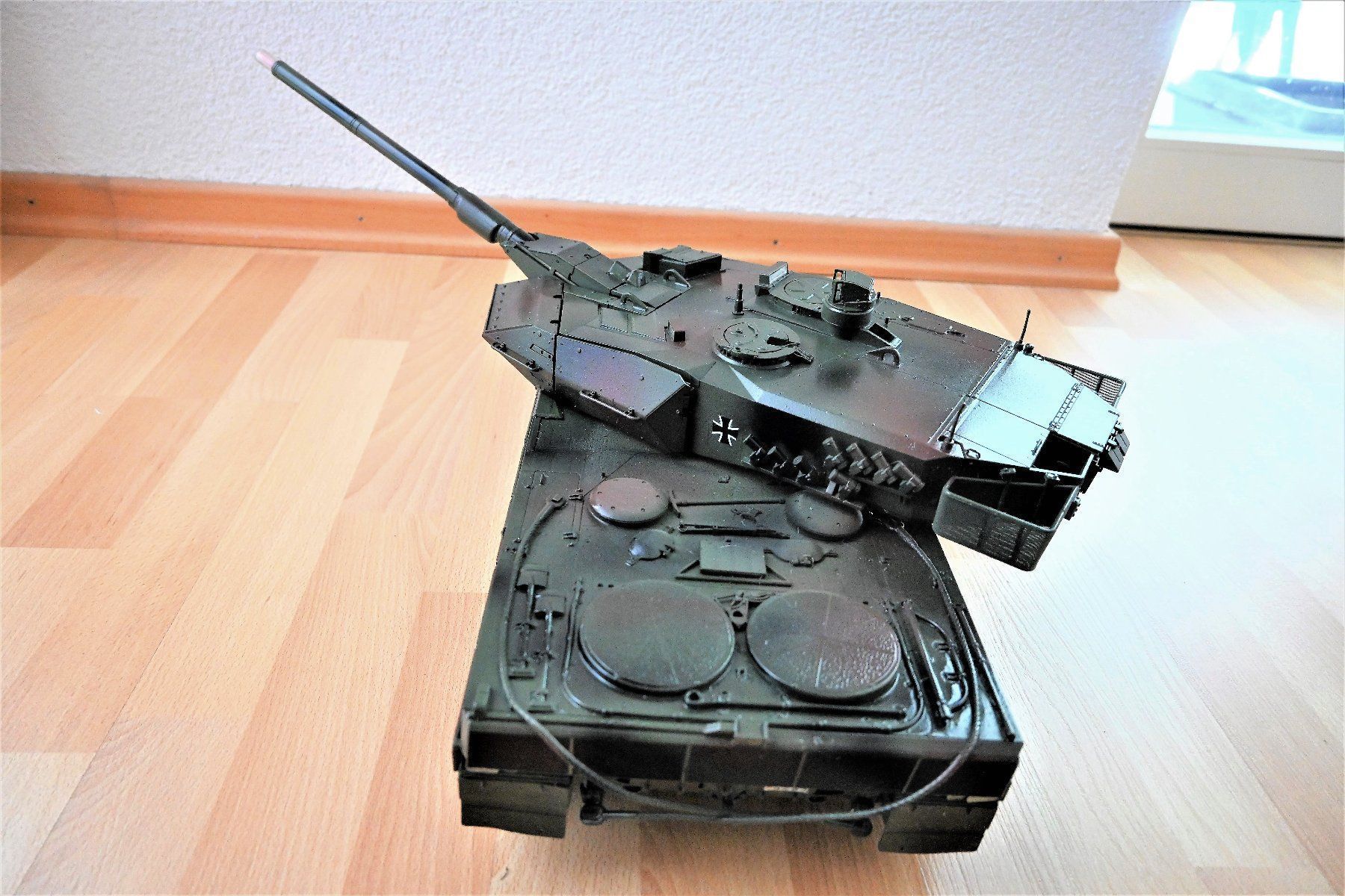 Tamiya Modellismo RC: Tamiya Panzer Leopard 2A6 – Nuovo (secondo la descrizione) da Urdorf venduto da tapir77 1