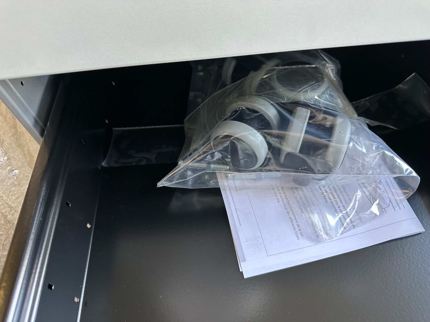 Banconi: neuer 4er Rollcontainer inkl. 2 Schlüssel – Nuovo e nell'imballaggio originale da Necker venduto da liq24 3