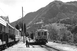 Berner Oberland (BE) Alpenbahn im Bahnhof retro bianco Foto