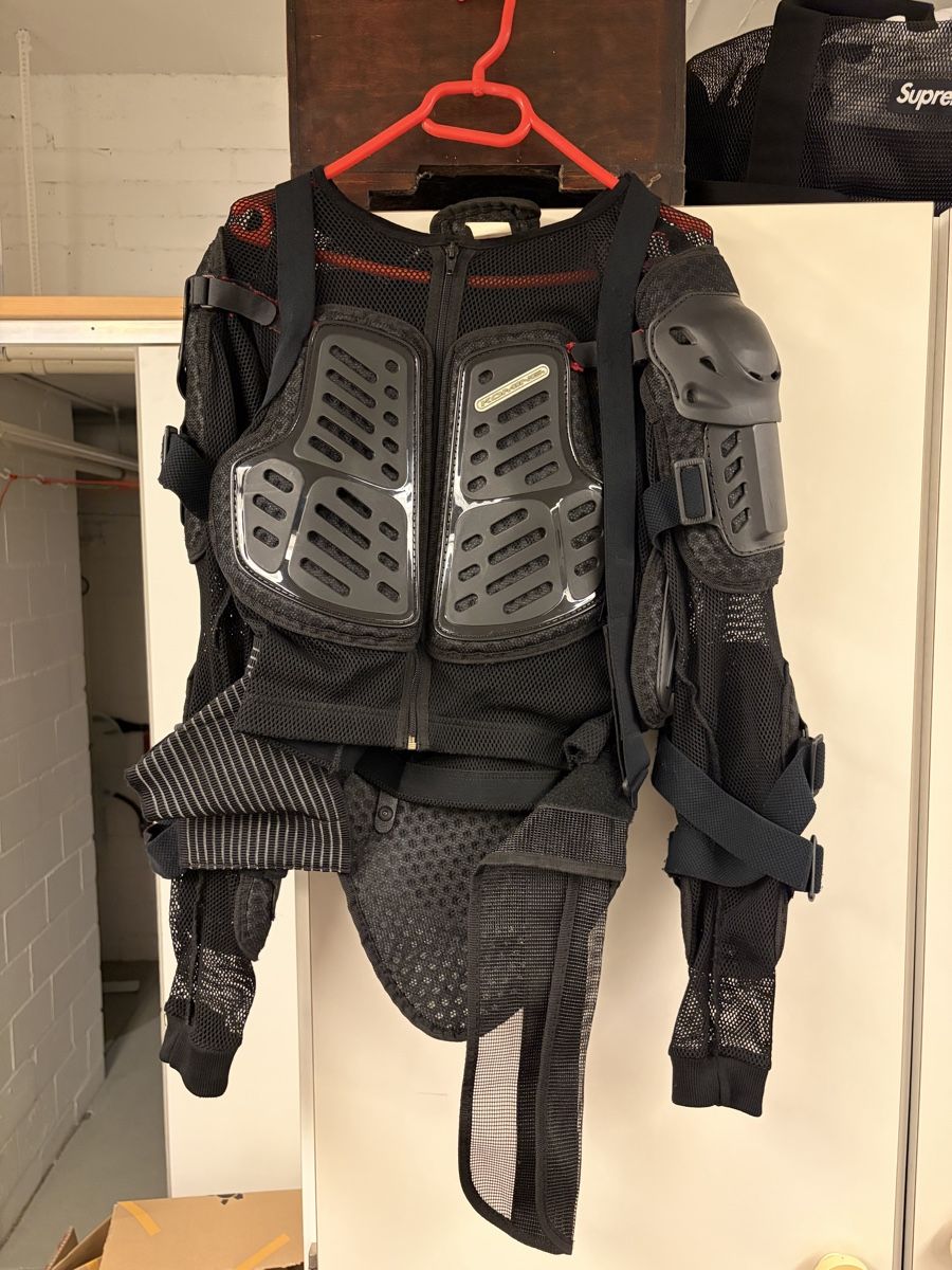 Schutz & Schoner: Protektorenjacke  – Gebraucht aus Emmenbrücke von Kumet