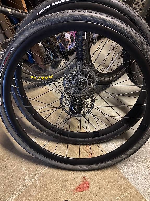 Pneumatici & Ruote complete: Coppia ruote Gravel – Usato da Magliaso venduto da luc_kyv8