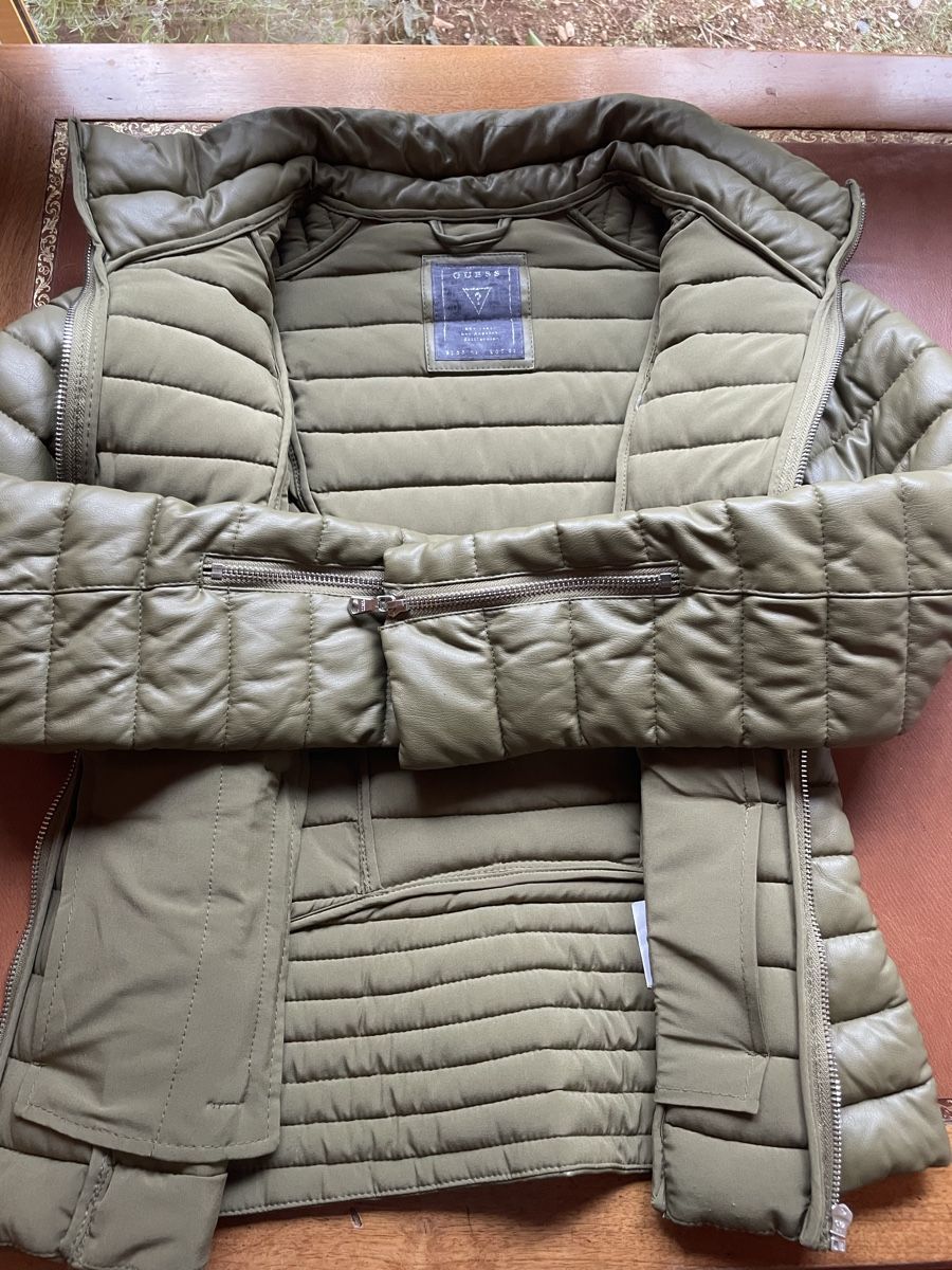 Guess Cappotti: Doudoune Guess – Usato da Neuchâtel venduto da Estonia17 1