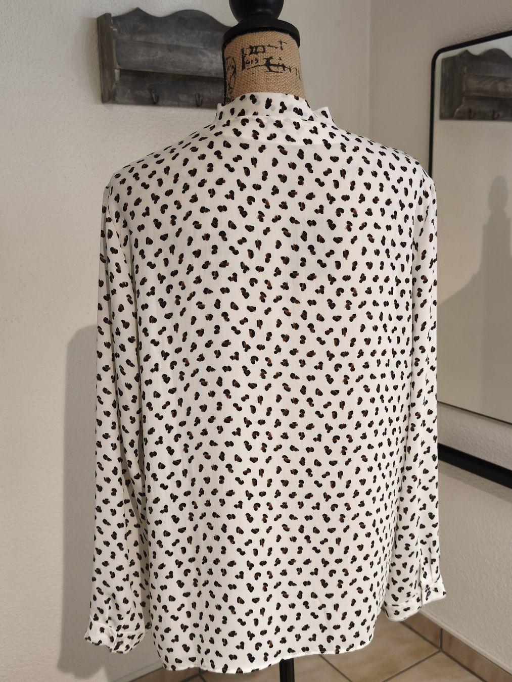 Marc Cain Chemisiers: Bluse MARCCAIN Muster schwarz-weiss Grösse 40 /M – Neuf (Voir description) à Emmetten par SecondhandSiska 2