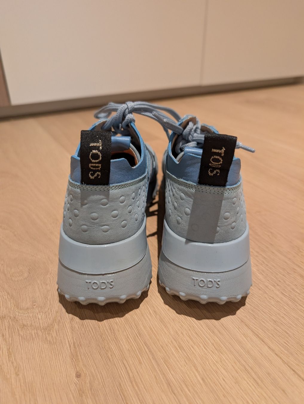 Tod'S Scarpe da donna: Tod's Sneaker hellblau 36 – Usato da Bergdietikon venduto da patcake87 1
