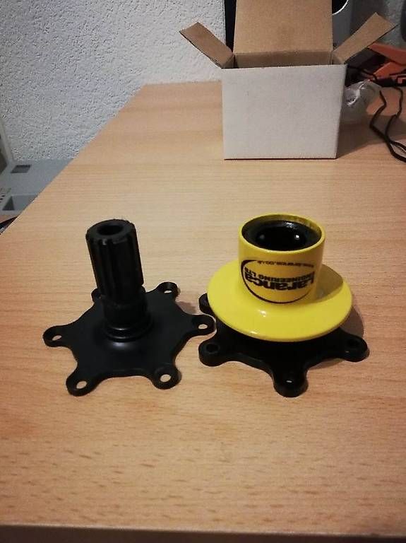 Tutti pezzi di ricambio auto: QR3 6 Bolt GT Steering Quick Release – Nuovo e nell'imballaggio originale da Delémont venduto da Eschmann1 4