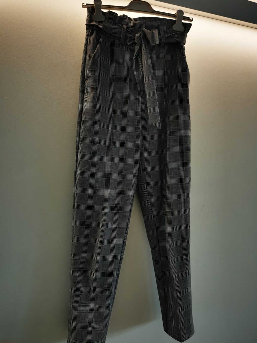 H&M Pantaloni: Stoffhose tailored Gr. 34 Karriert – Usato da Steinhausen venduto da BertiMar 1