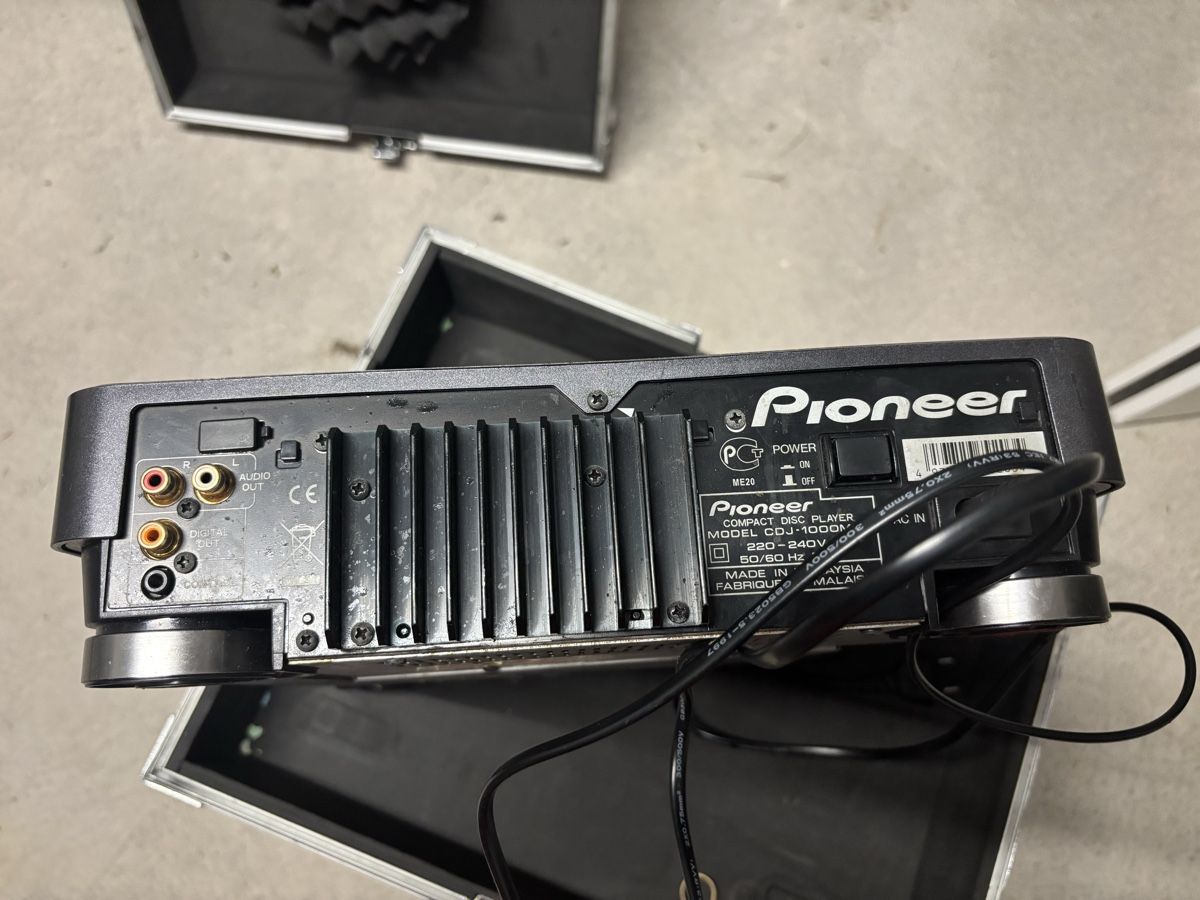Pioneer Systèmes audio & multimédias: Pioneer CDJ-1000MK3 CD-Player mit Case gebraucht – D'occasion à Lupfig par Corona3 2