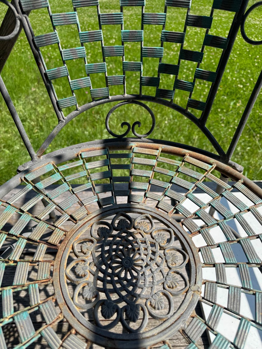 Set di tavolo e panche: Gartentisch aus Eisen mit passenden 4 Stühlen – Usato da Schwellbrunn venduto da Magdalena888 6