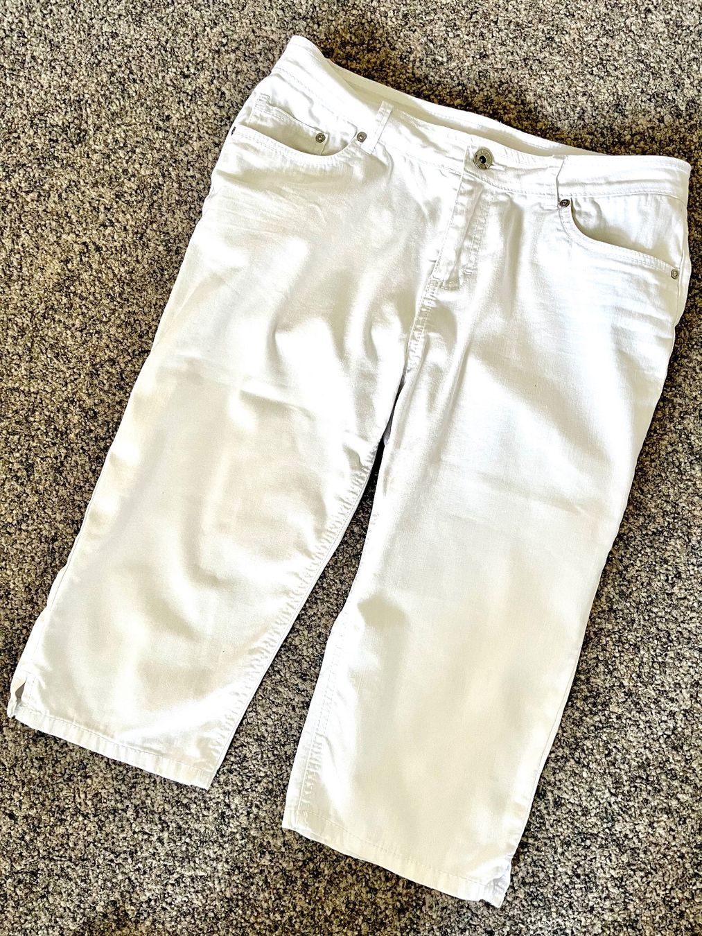 Pantaloni: Damen Capri Jeans weiss Grösse 40 – Usato da Adliswil venduto da eri.40 5