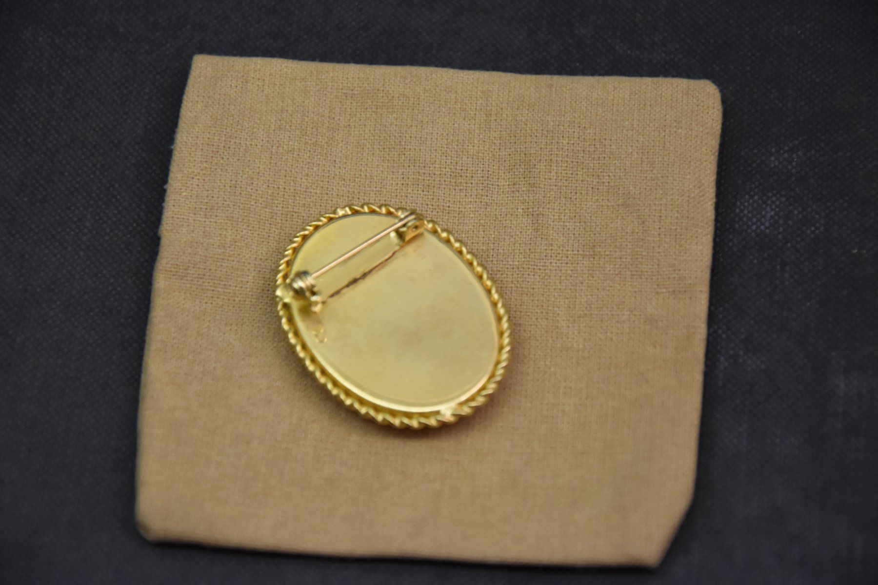 Spille & Fermagli: Brosche Cameo Oval Weiss Rot Damenprofil – Usato da Illighausen venduto da Friedrich0 2