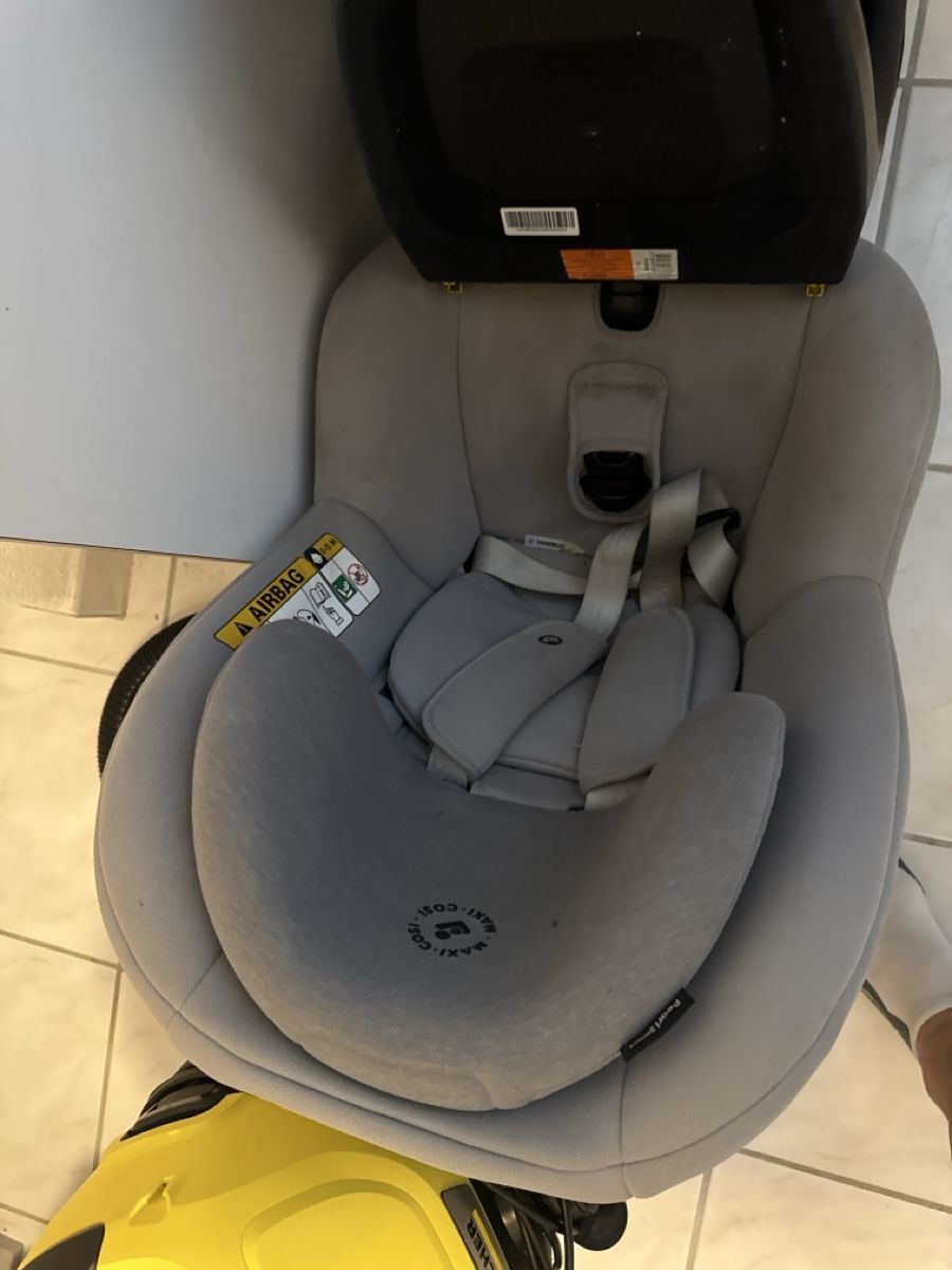 Maxi-Cosi Sièges auto: 2 Maxi  Cosi und Sitze  – D'occasion à Männedorf par Session