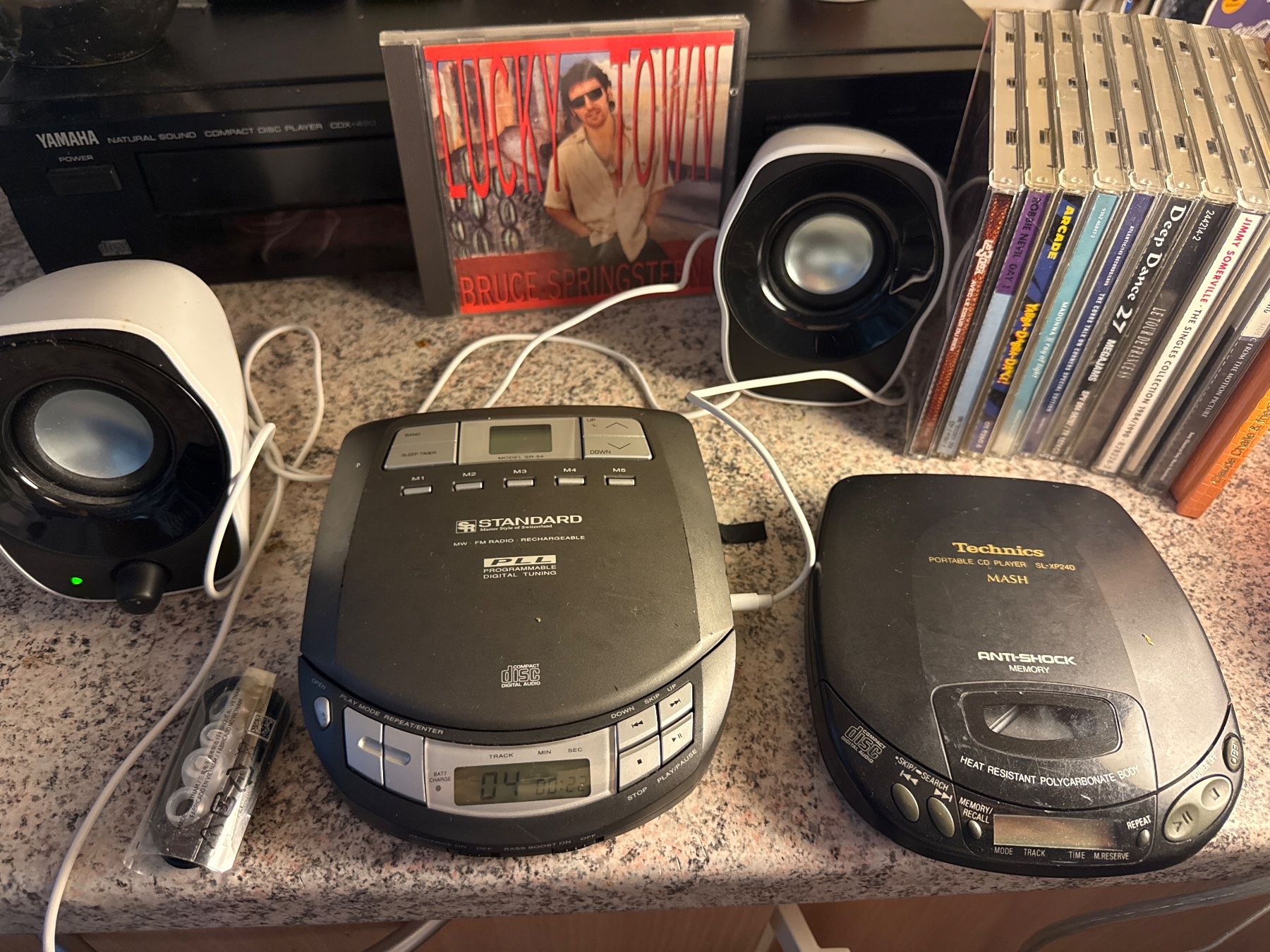 Lettore multimediale portatile: Lecteur CD portable Standard et autres – Usato da St imier venduto da sav_bjf9